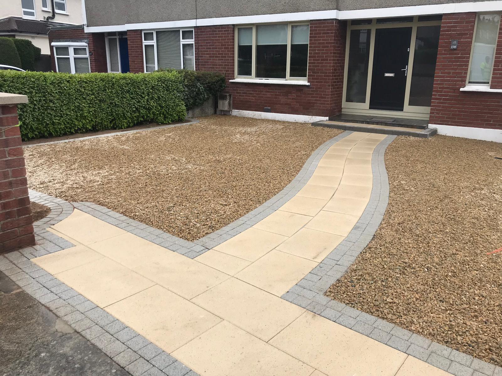 Paving in Dublin with contrasting paving border and gravel insert